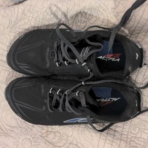 Altra women's black sneakers 7.5 quantic.  Only worn one or two times.